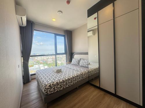 Ένα ή περισσότερα κρεβάτια σε δωμάτιο στο Neon Cloud Bangkok