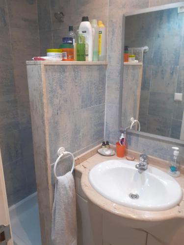 a bathroom with a sink and a bath tub at Apartamento Playa las Marinas in Denia