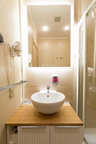 Un baño de Garni Hotel Vigor - EV station