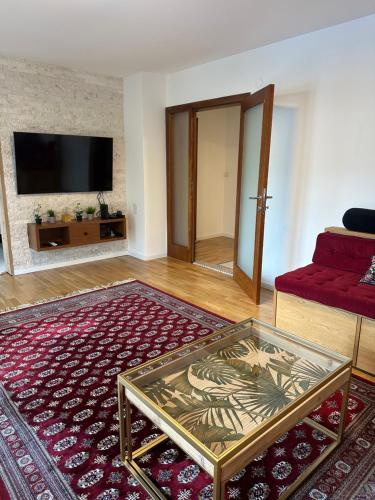 Μια τηλεόραση ή/και κέντρο ψυχαγωγίας στο Old Town Diaries