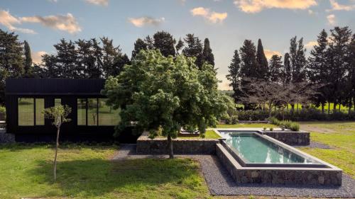 a house with a swimming pool in a yard at Scorzamara Country Lodges in Villasmundo