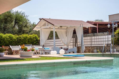 Bazén v ubytování Villa Ellea nebo v jeho okolí