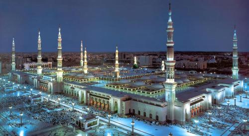 a large building with a mosque with a lot of lights at فندق سما المدينة in Al Madinah