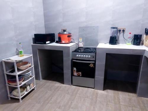 a kitchen with an oven and a stove top oven sidx sidx sidx at EbenMay Lodge in Accra