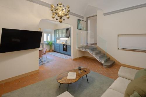 Central Market 3-bedroom Design Apartment