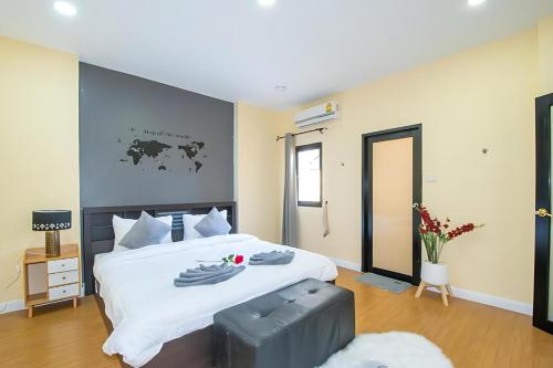 Ένα ή περισσότερα κρεβάτια σε δωμάτιο στο Hunter Hide Pool Villa