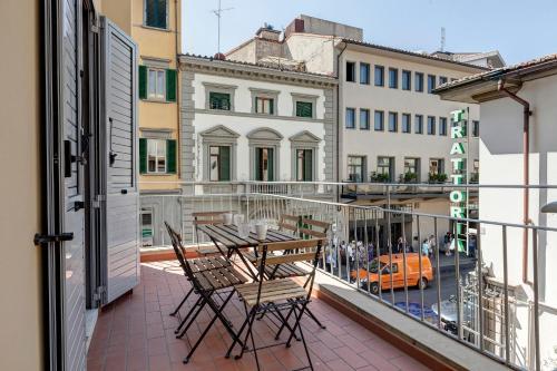 Oricellari Apartment by Mamo Florence