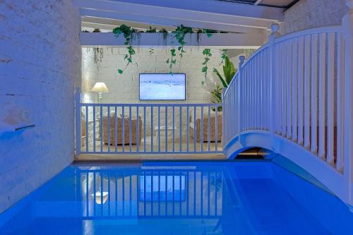 a swimming pool in a house with blue tiles at Villa Tra i Due Mari con Spa in Francavilla Fontana