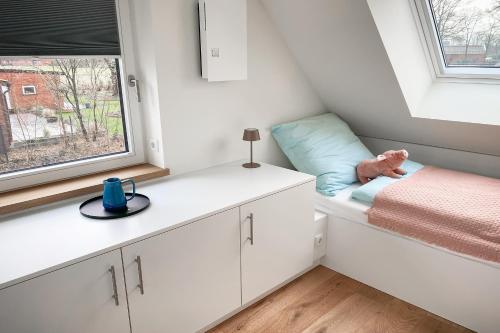 a small room with a bed and a window at Ferienwohnung Alter Stall - rechte Seite für 3 Personen in Ohne