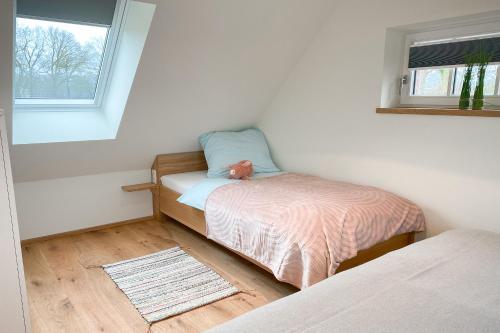 a small bedroom with a bed and a window at Ferienwohnung Alter Stall - linke Seite für 3 Personen in Ohne
