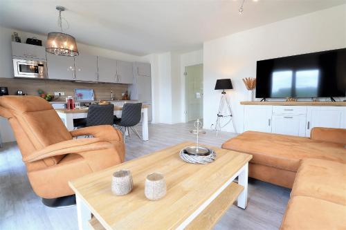 a living room with a couch and a table at Suite Relax 2,0 am Diemelsee - Komfort mit Panoramablick und Sauna in Diemelsee