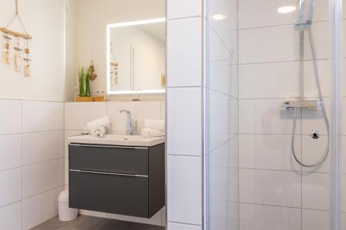 Koupelna v ubytování BeltBlick 29 - Moderne und barrierefreie Ferienwohnung mit Dachterrasse und Meerblick