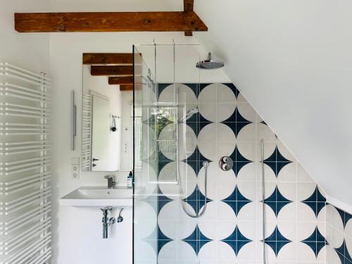 Koupelna v ubytování Nordsee im Blick - Kamin & Privat-Garten - Design-Haus Heverstrom