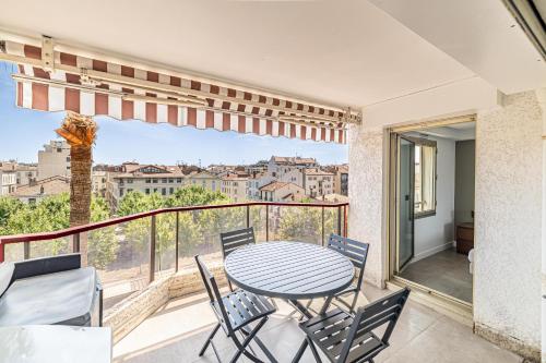 L'ÉTOILE D'OR avec terrasse au centre de Cannes