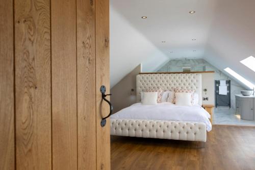 Φωτογραφία από το άλμπουμ του The Hideaway with Spectacular Views and Private Indoor Heated pool & Hot Tub σε Sutton