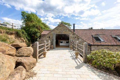 Φωτογραφία από το άλμπουμ του The Hideaway with Spectacular Views and Private Indoor Heated pool & Hot Tub σε Sutton