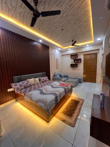 a bedroom with a large bed and a couch at Atha luxury studio 02 in Jāmb