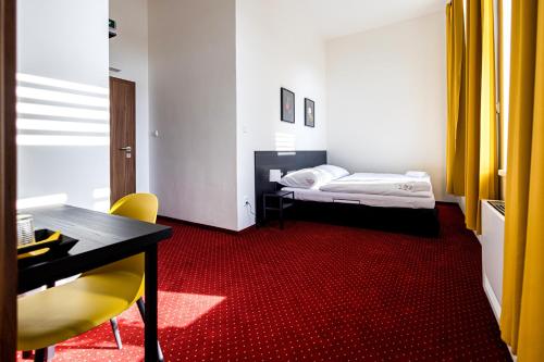 Postel nebo postele na pokoji v ubytování Hotel Pod Zeleným Dubem