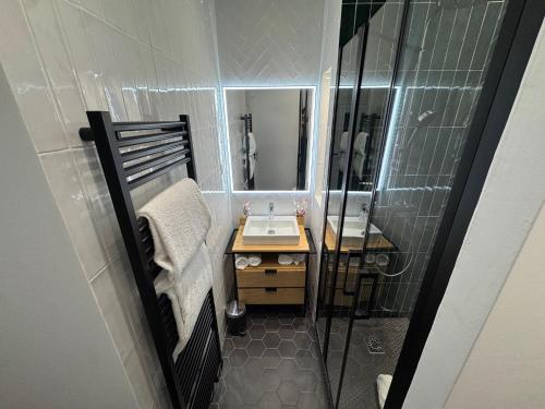 a small bathroom with a sink and a mirror at Hôtel Etoile Trocadéro in Paris