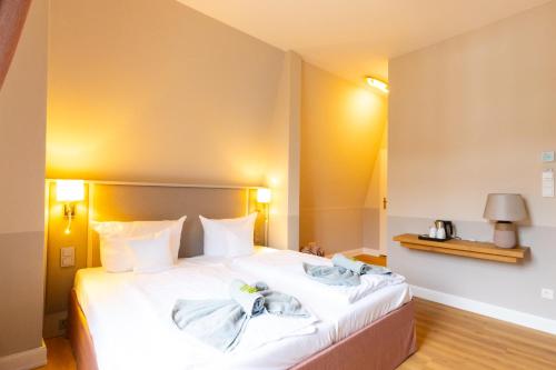 Ένα ή περισσότερα κρεβάτια σε δωμάτιο στο Hotel Germania