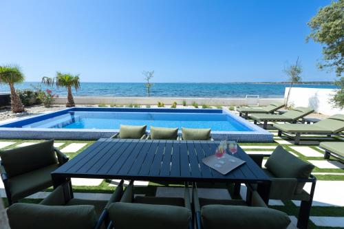 Adria Resort SEAFRONT Villa D Private Pool