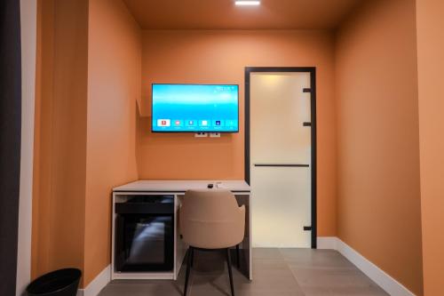 Μια τηλεόραση ή/και κέντρο ψυχαγωγίας στο Grandstay Studios