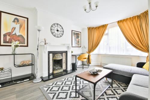 Foto The Wishing Well- Lovely Spacious Home In BS4 Sleeps 8 By STAE- Homes 1
