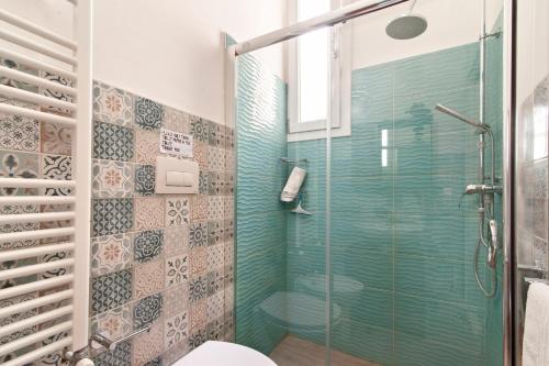 a bathroom with a glass shower with a toilet at Salento Rosa dei Venti - Lecce Selection in Surbo