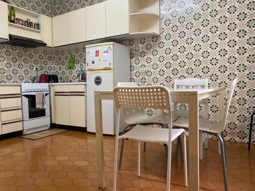 Køkken eller tekøkken på Habitación Céntrica con sala