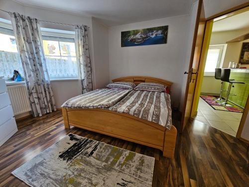 Postel nebo postele na pokoji v ubytování Gemütliche Wohnung in der Nähe von Gmunden