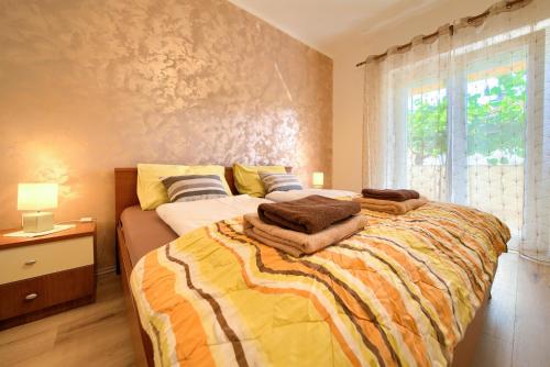 Postel nebo postele na pokoji v ubytování Apartments Petra