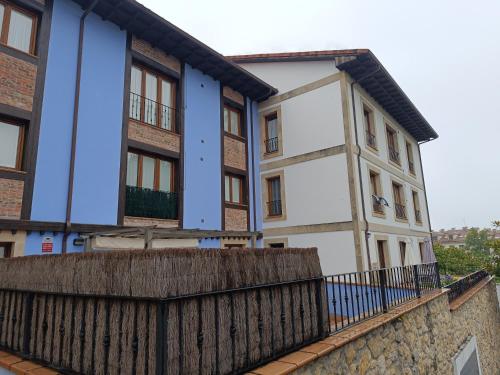 Το κτήριο όπου στεγάζεται  το διαμέρισμα