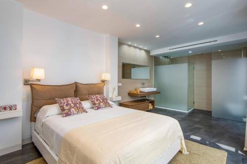 Villa Casa Parras by Villa Plus