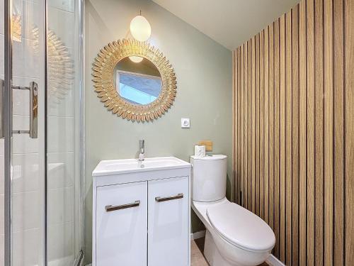 Koupelna v ubytování L'Oliveraie d'Eurocentre - Piscine et Spa - Paradis des enfants