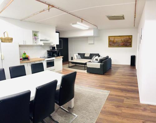 Kuchyň nebo kuchyňský kout v ubytování Broddetorp Hostel