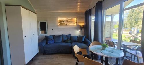 Ruang duduk di Domki DIAMENT, Comfortable Cottages near the Sea & Lake in Dziwnówek