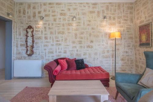 Modern Greek Escape close to Alimos Shore