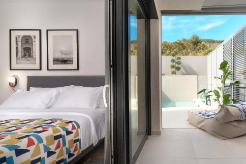 Urban Nook - Deluxe apartment with private heated pool