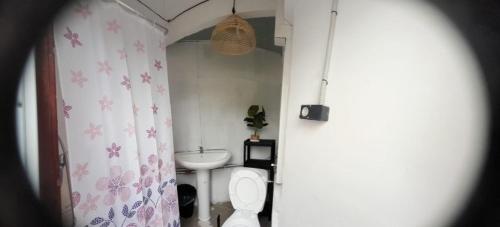 Ένα μπάνιο στο Coruña Backpackers Hostel
