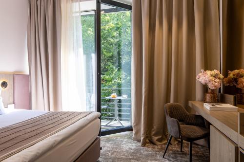 Postel nebo postele na pokoji v ubytování Verkhovyna Resort Medical & Wellness