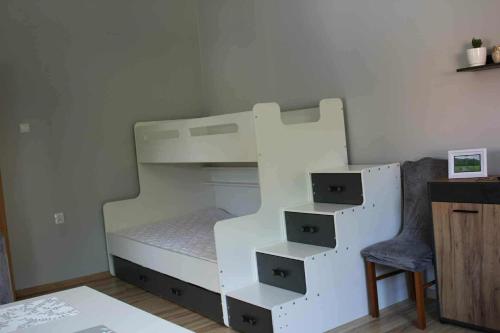 Ένα ή περισσότερα κρεβάτια σε δωμάτιο στο Sowie Pokoje