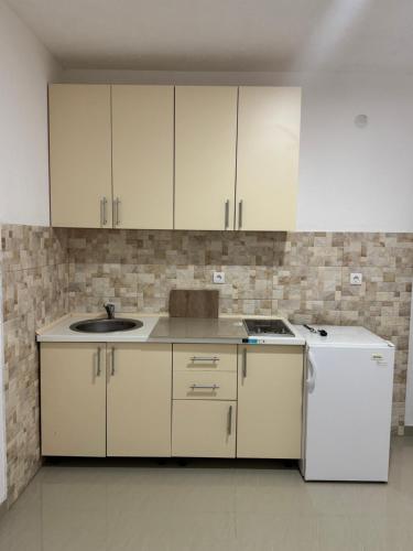 Kuchyň nebo kuchyňský kout v ubytování Berlin Vila Ulcinj