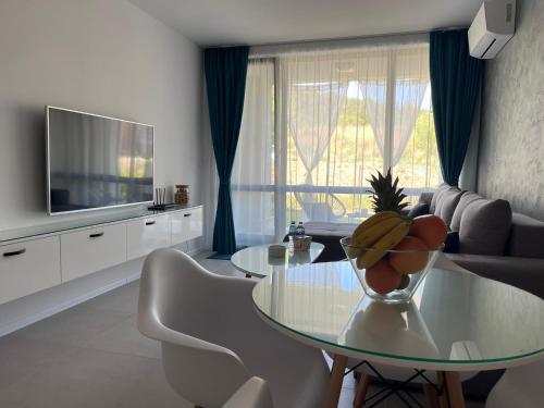 Et tv og/eller underholdning på Park Side Apartment Green Life Resort