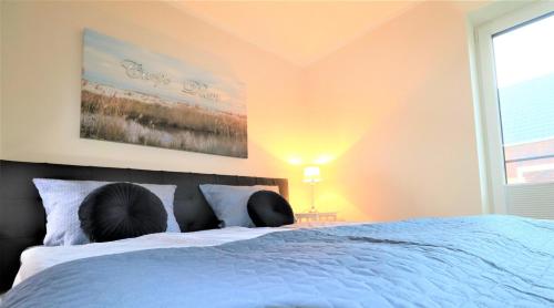 Giường trong phòng chung tại Sielhuus 5, Ferienwohnung mit Sauna in Fedderwardersiel