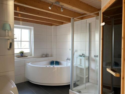 Ένα μπάνιο στο Ferienhaus Kapitänseck - Greetsiel