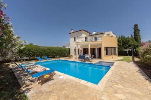 Villa Tsikkos Tria