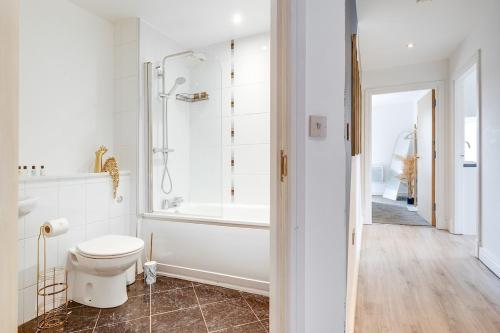 Golden View-Wyndale Living-Central Birmingham photo 22