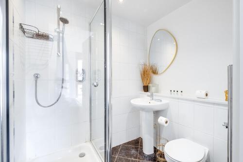 Golden View-Wyndale Living-Central Birmingham photo 32