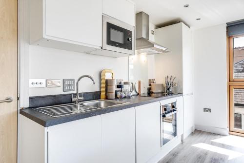 Golden View-Wyndale Living-Central Birmingham photo 48