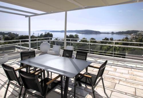 Luxury penthouse with stunning riviera view by GHH